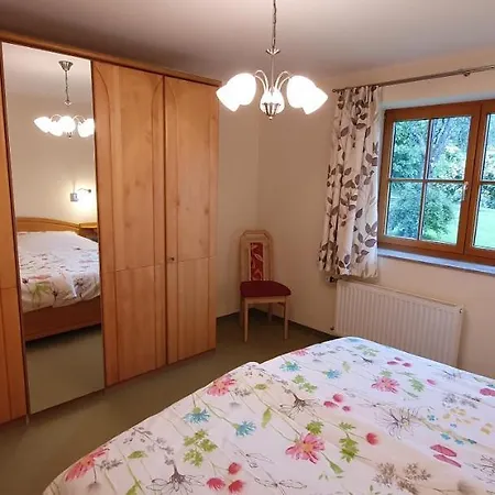 Konukevi Berghof Reiter 3*